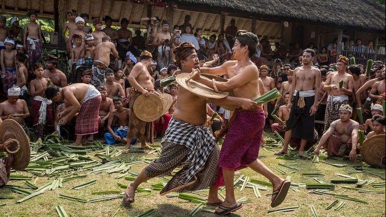 5 Tradisi Unik Di Indonesia Yang Wajib Dilestarikan